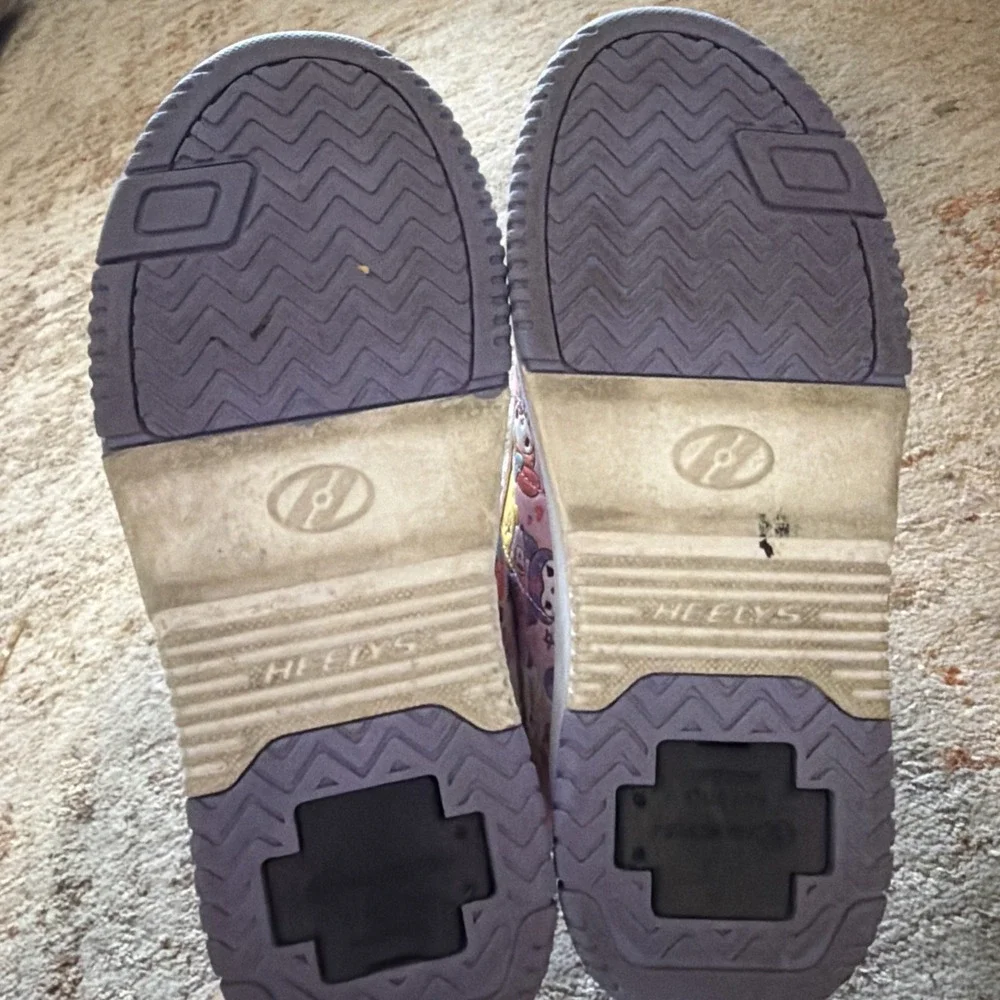 Heelys Hello Kitty and Friends Size 6Y women 7